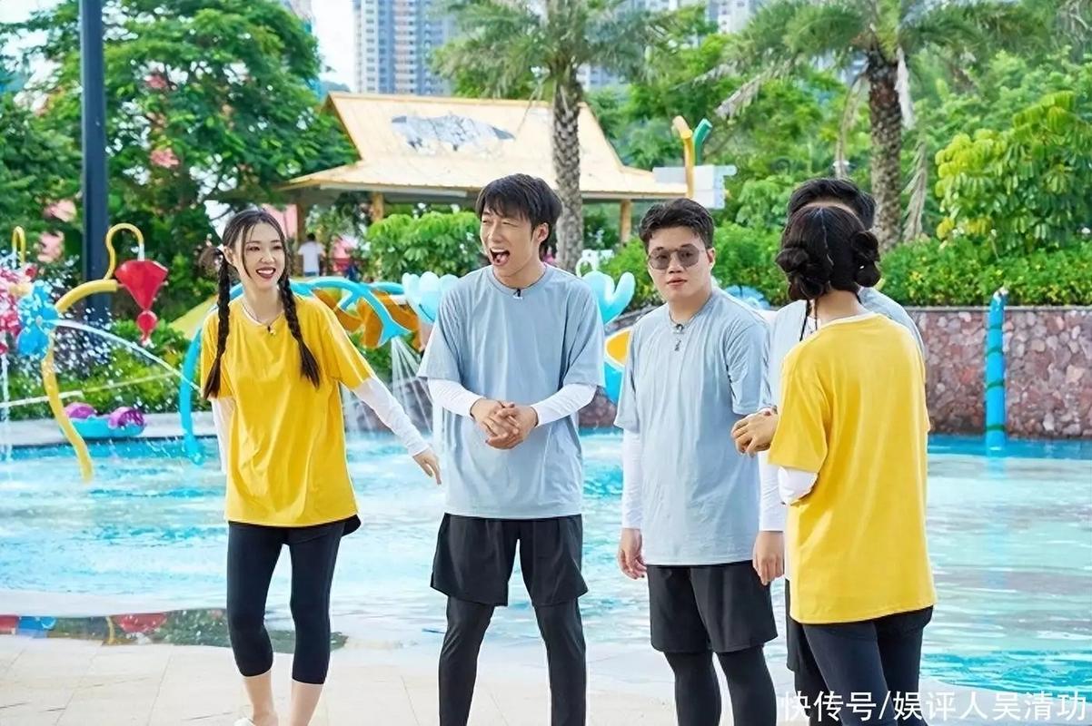 《一年一度喜剧大赛》是一档备受欢迎的喜剧竞演综艺节目,马东,黄渤